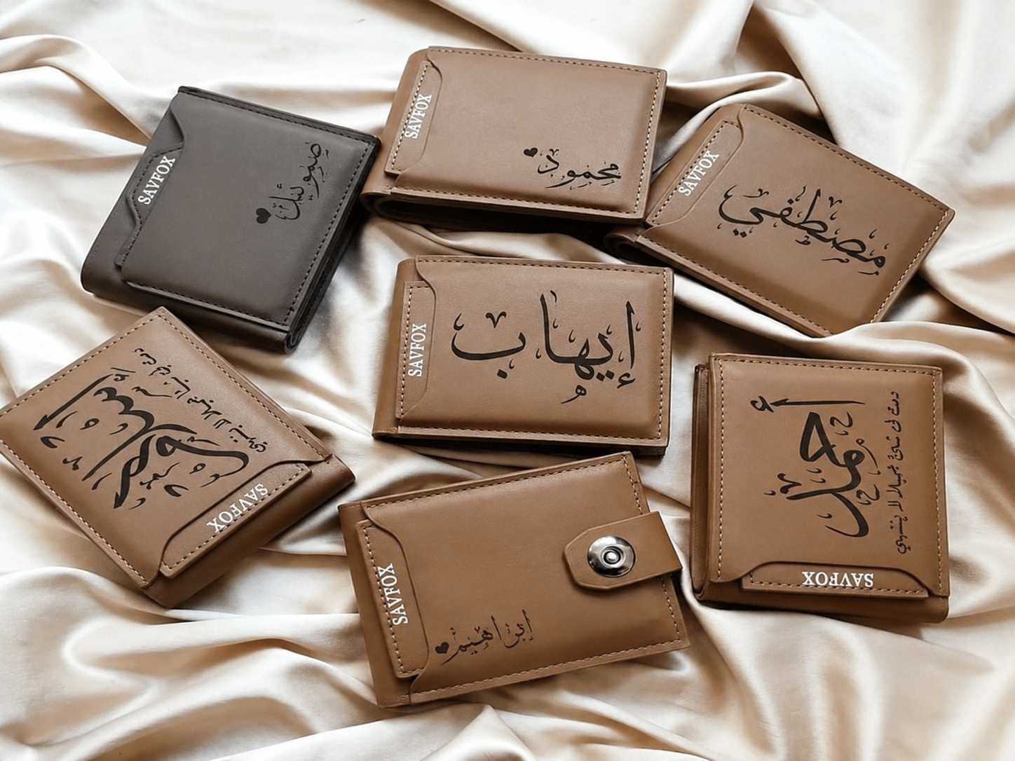 محفظة جلد مخصصة بالأسماء والحفر