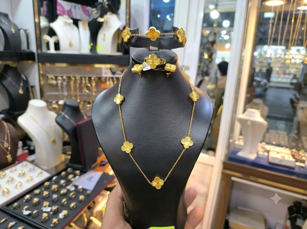 طقم مجوهرات ذهبي
