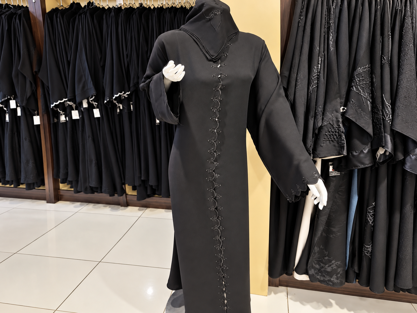 عباية أغصان الأناقة