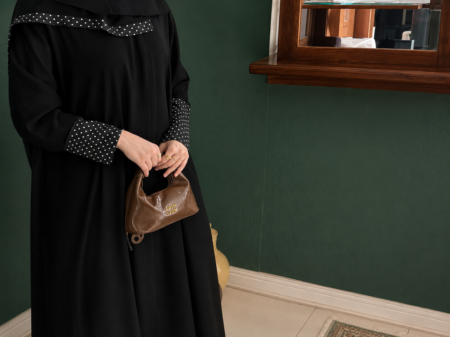 عباية الحواف المنقطة